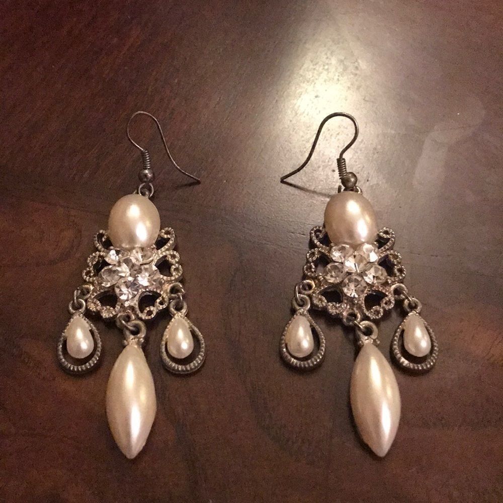 Base metal pearl Chandelier earrings